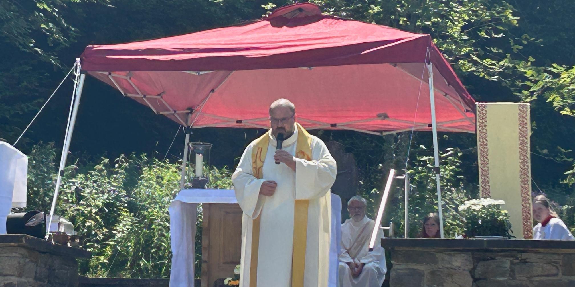 2025 Schuh an Freialtar